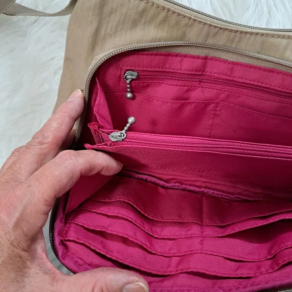 SALE. Sm Baggallini w/pink builtin wallet - Picture 12 of 15